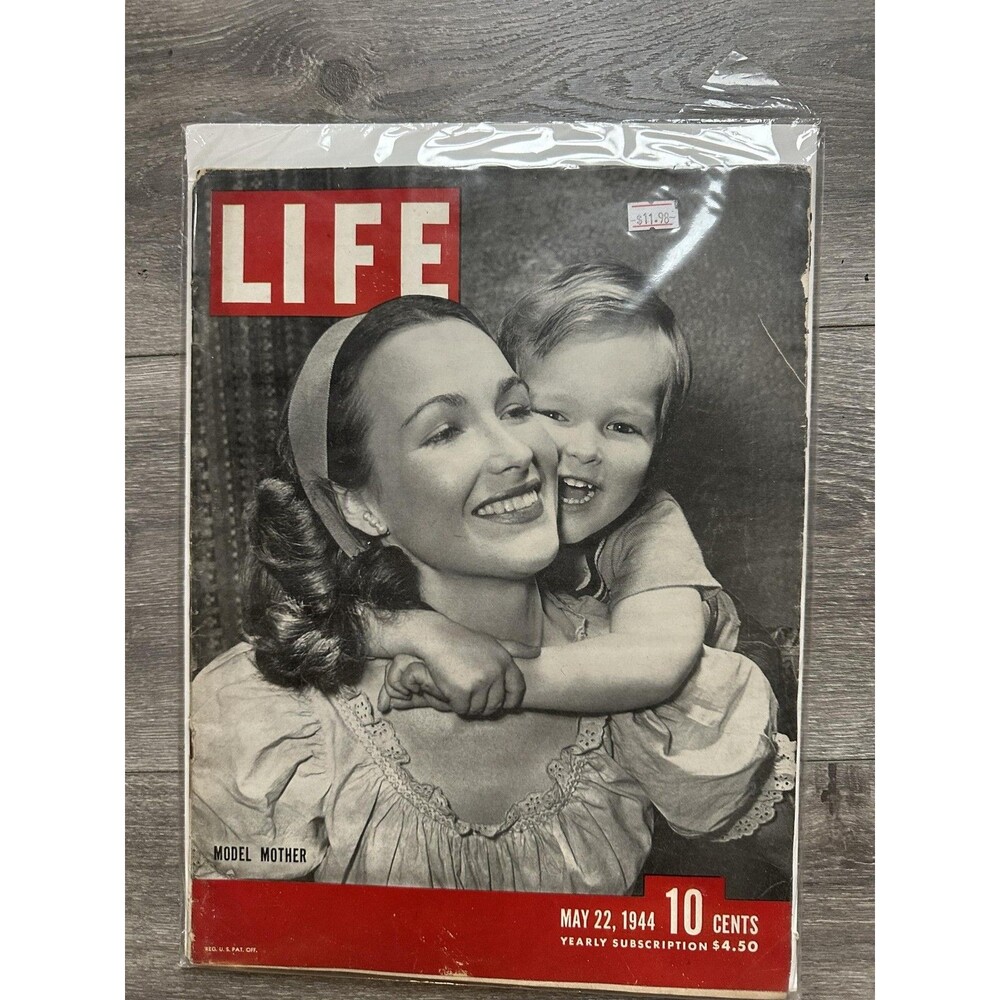 Life Magazine May 22 1944 Softcover Illustrated Motherhood B&W Cover 10 Cents